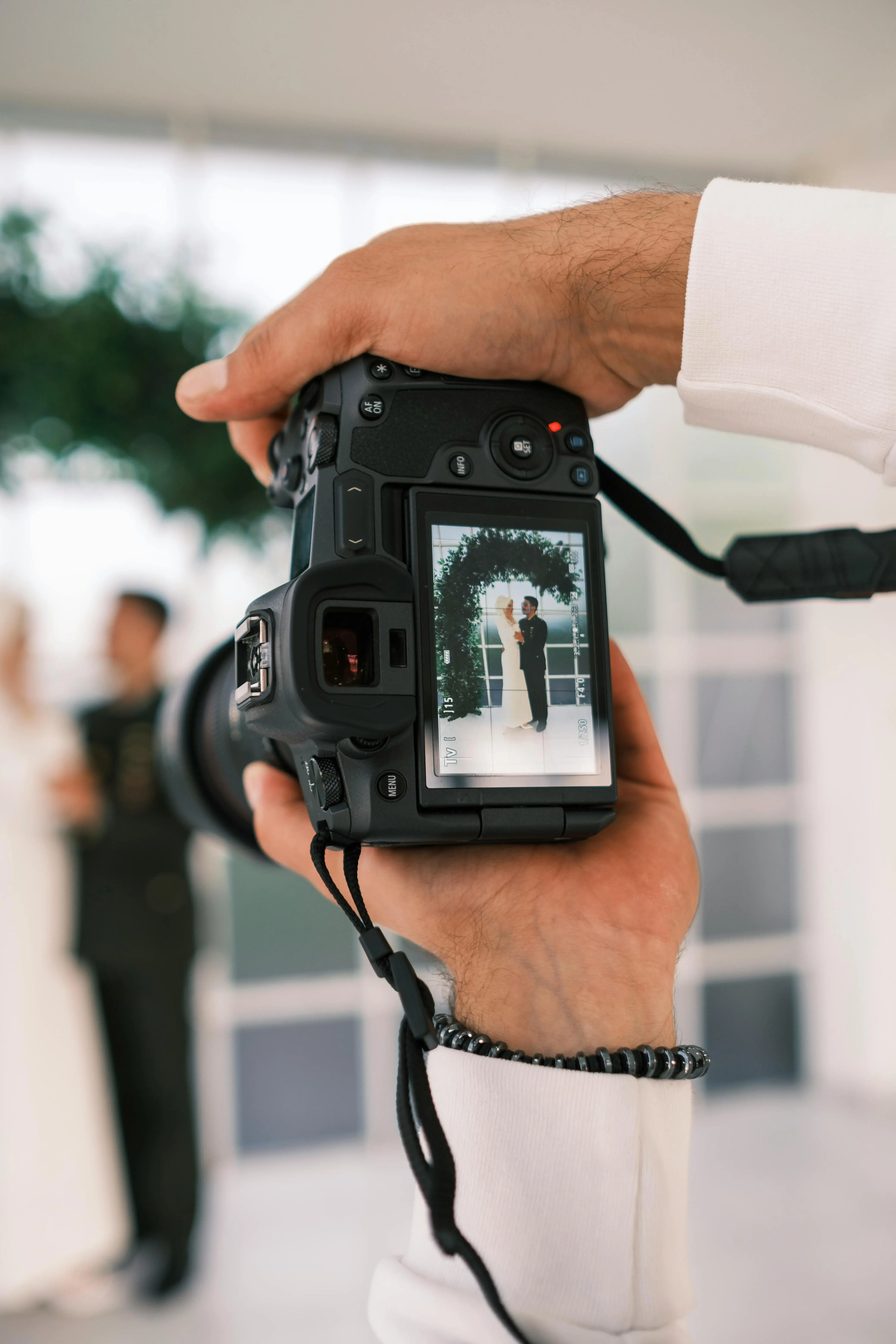 Alternatives to wedding photographers